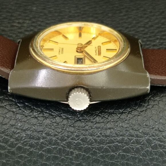 Vintage 1980 Citizen Automatic Womans Black Watch W/daydate & Gold accents main image 6